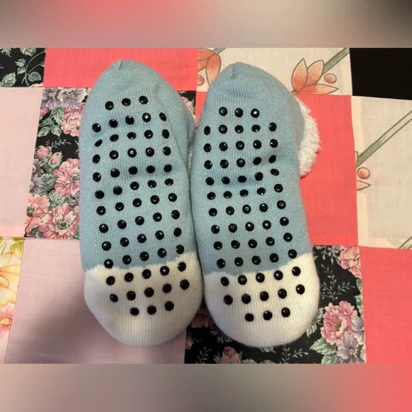 Snoopy Slippers - Picture 2 of 2